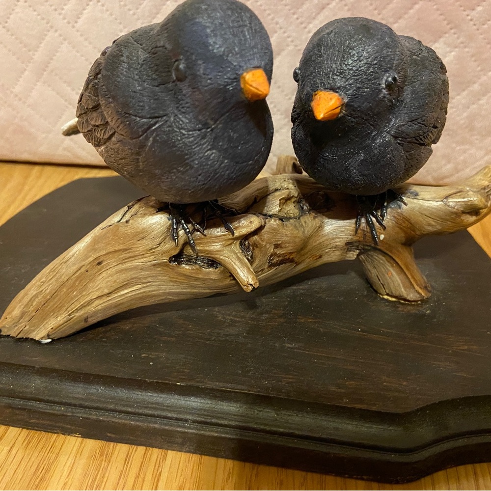 Hand made - Bird carving - dark eyed junkos - handcrafted